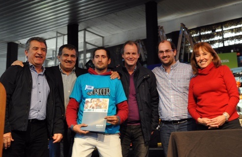 En el marco del programa Crecer, el Gobierno entregó herramientas a 1700 jóvenes entrerrianos