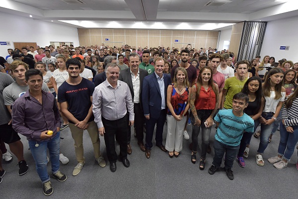 Becas para más de 200 deportistas