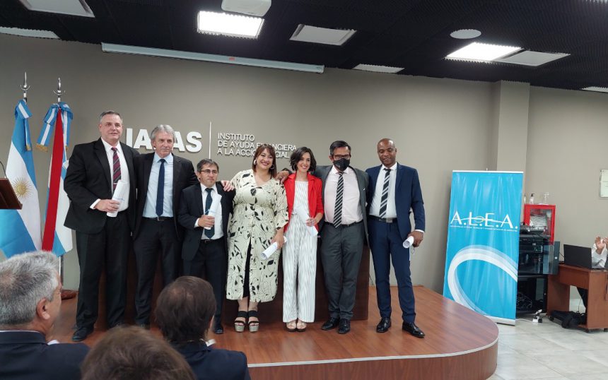 Emotivo Acto de Colación para los primeros egresados de la carrera