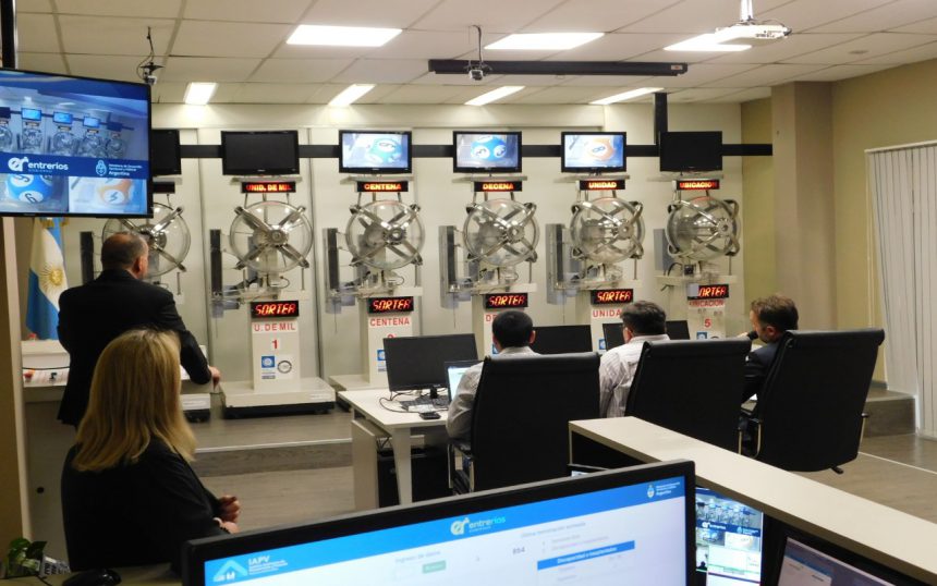 A través de los bolilleros de IAFAS, se sortearon las 500 viviendas de Paraná